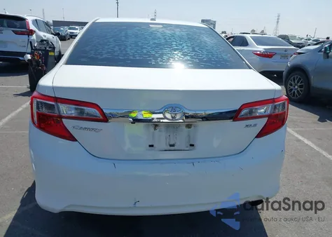 2014 Toyota Camry Xle z USA, uszkodzony, nr VIN 4T4BF1FK2ER344825